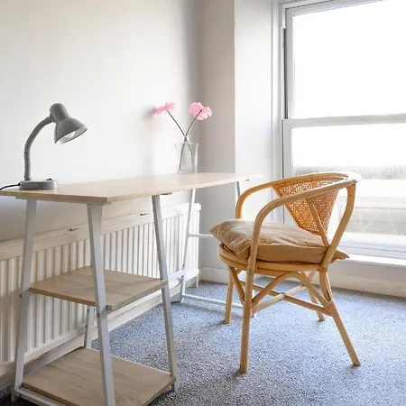 No.45 // 3 Double Bedrooms // 170 Metres To Beach *