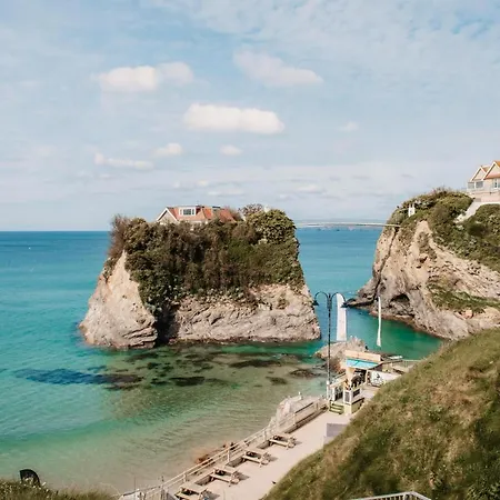 No.45 // 3 Double Bedrooms // 170 Metres To Beach * New Quay