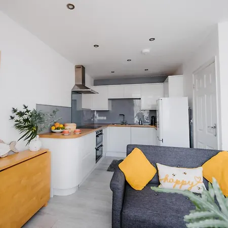 No.45 // 3 Double Bedrooms // 170 Metres To Beach Apartman *