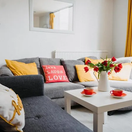 No.45 // 3 Double Bedrooms // 170 Metres To Beach New Quay