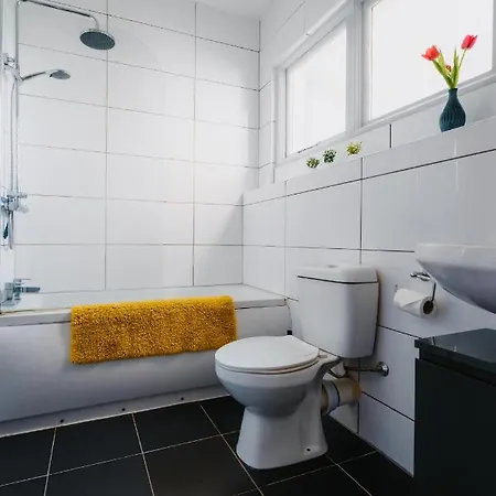 No.45 // 3 Double Bedrooms // 170 Metres To Beach New Quay