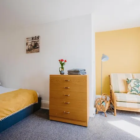 Lejlighed No.45 // 3 Double Bedrooms // 170 Metres To *