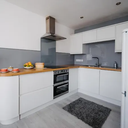 No.45 // 3 Double Bedrooms // 170 Metres To Beach *