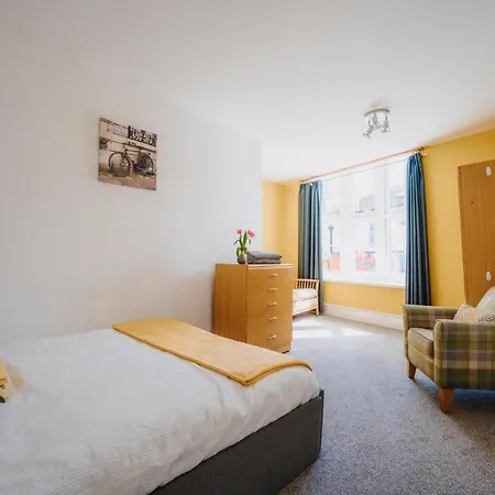 No.45 // 3 Double Bedrooms // 170 Metres To Beach *